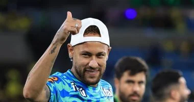 الرئيس البرازيلي ساخرا: نيمار أول لاعب يتدرب عن بُعد في التاريخ