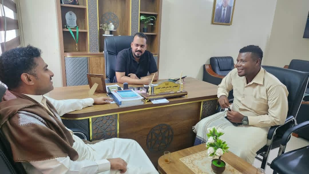 العمودي يناقش أوضاع ونشاط نادي النخبة ويؤكد دعم مكتب الشباب والرياضة بساحل حضرموت