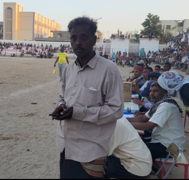 أيقونة الأعلام الرياضي في خنفر الصحفي عوض آدم