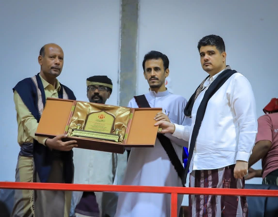 في ليلة الوفاء للنوارس.. نادي شعب حضرموت يكرم عضو مجلس القيادة محافظ حضرموت ووكيل المحافظة وقيادة السلطة المحلية بالمكلا ومكتب الشباب