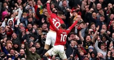 مانشستر يونايتد يضرب أستون فيلا 3-1 وينفرد بثالث ترتيب الدوري الإنجليزي